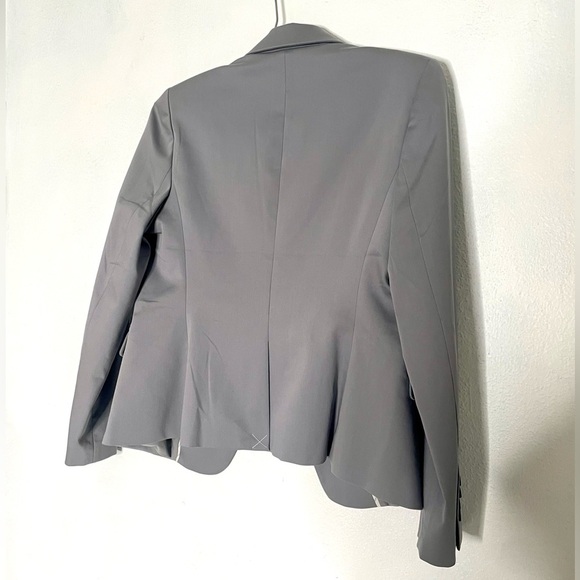 Ann Taylor Light Gray/Grey Cotton Blend One Button Blazer. Neutral.  Size 6P - Picture 2 of 8